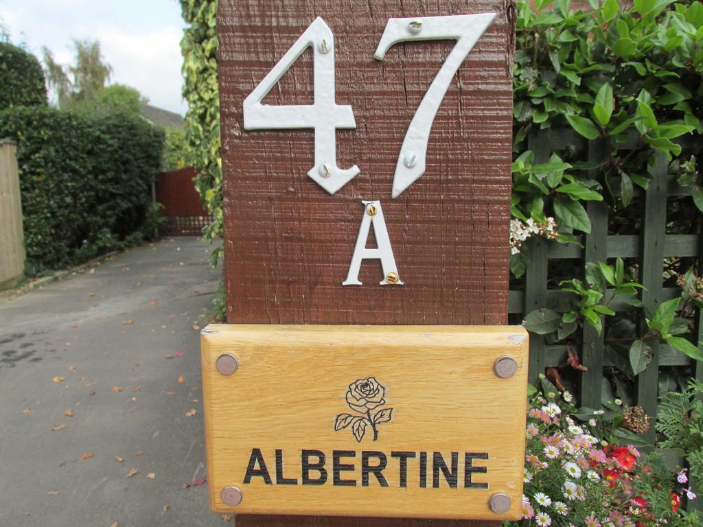 Albertine ,A Warm Welcome Awaits You ,Offering Room Only Or Bed And Breakfast ,Ideal Location For Solent Way ,High Street ,Isle Of Wight ,New Forest Lymington Exterior foto